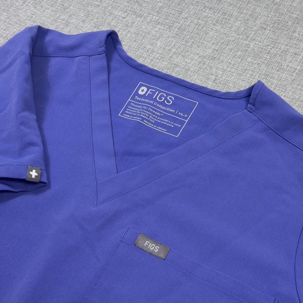 FIGS Caterina One Pocket Scrub Top Womens XS Petite Blue FW1000NP Workwear Nurse